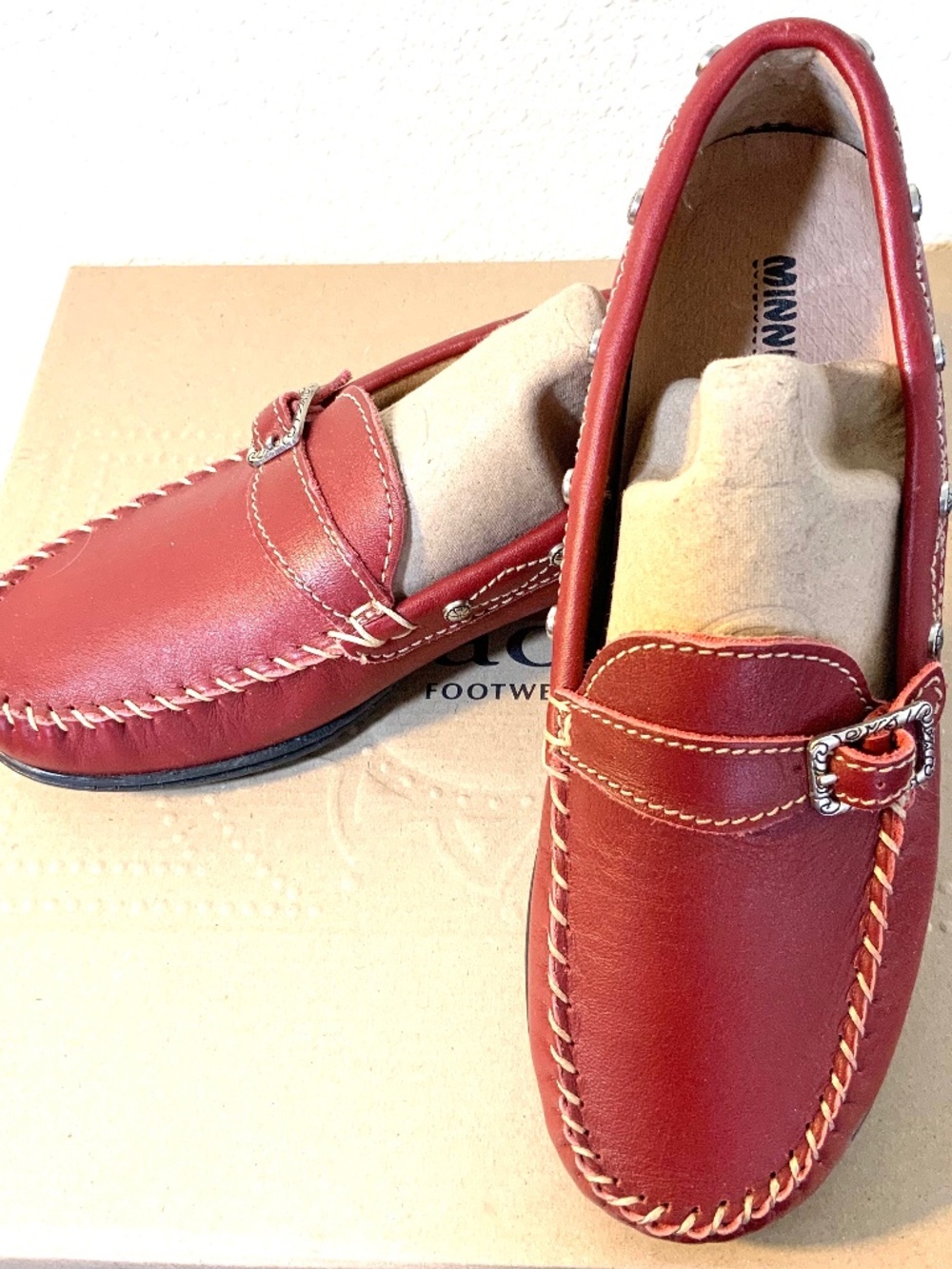 NEW! Minnetonka Moccasins Red Leather Size 5 Buckle Concho Bohemian Embroidered
